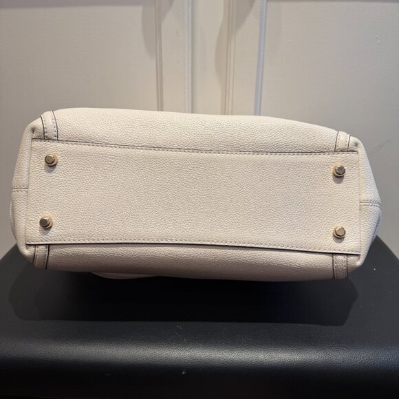 Pristine COACH White Ivory Pebbled Leather Turnlock Edie Handbag - Picture 9 of 16